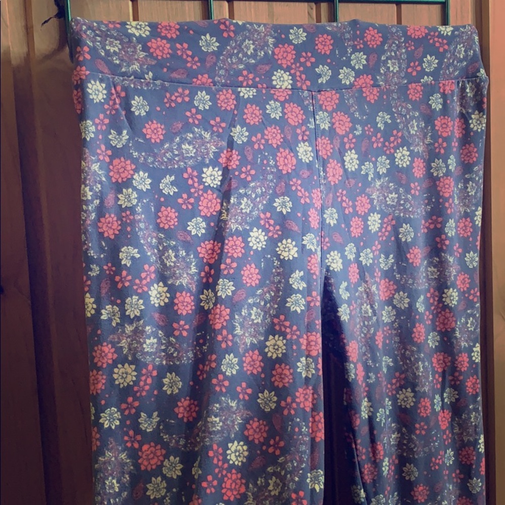 LuLaRoe Tall and Curvy leggings! Purple, pink
